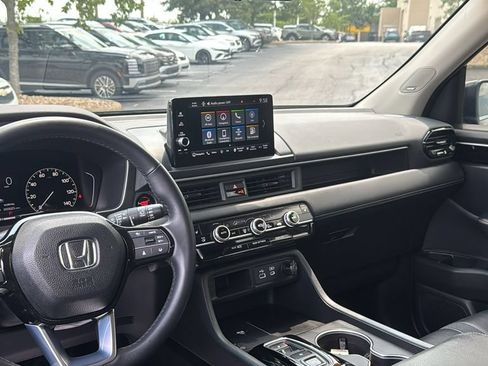 Used 2023 Honda Pilot Touring image 10