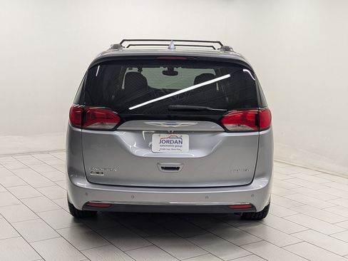 Used 2020 Chrysler Pacifica Limited image 8