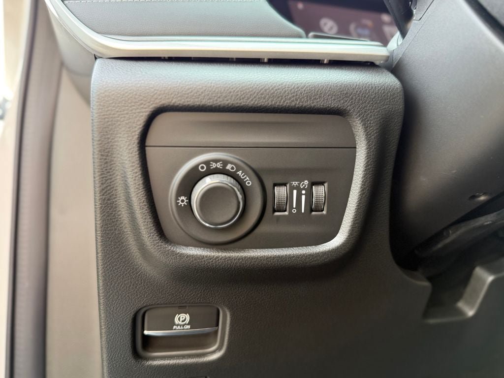 New 2026 Jeep Grand Cherokee Altitude AWD/4WD image 20