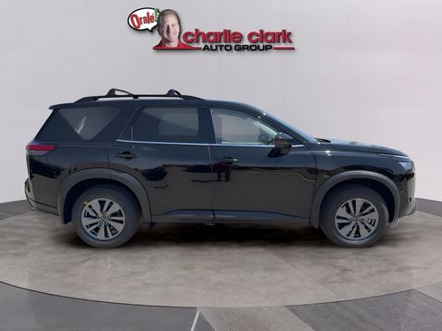 Certified 2025 Nissan Pathfinder SV FWD image 8