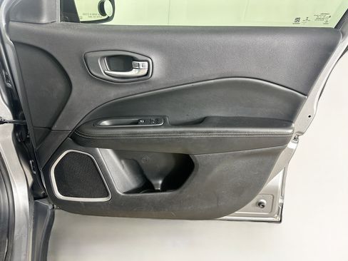 Used 2018 Jeep Compass Sport FWD image 30