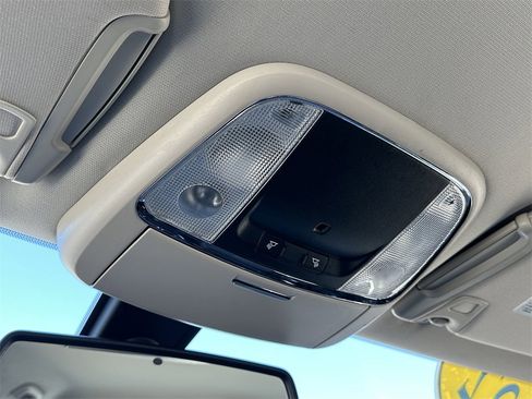 Certified 2022 Chrysler 300 Touring image 30