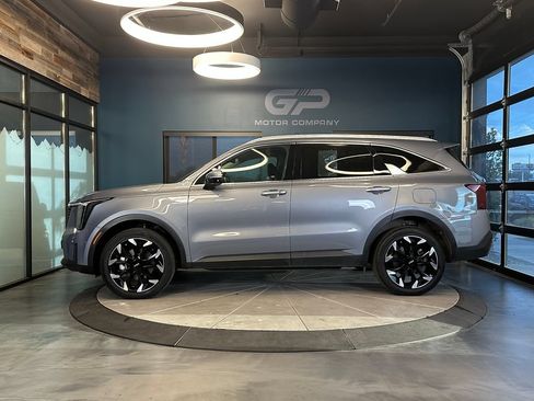 Used 2025 Kia Sorento EX AWD/4WD image 6