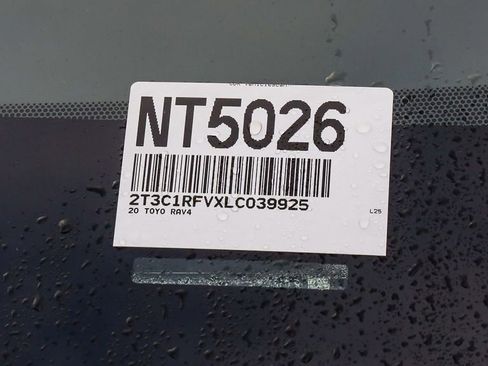 Used 2020 Toyota RAV4 XLE Premium image 29