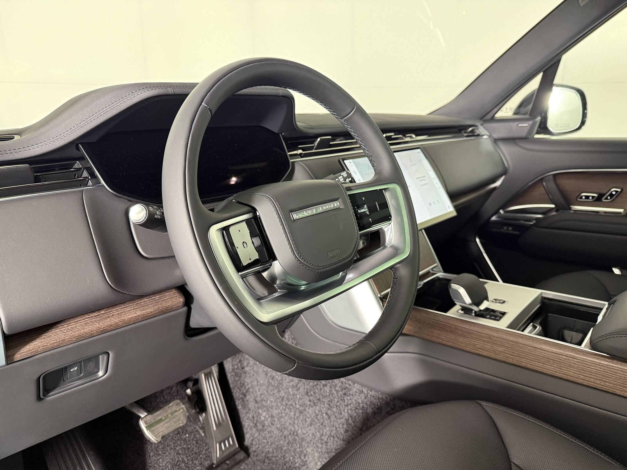 New 2026 Land Rover Range Rover SE AWD/4WD image 4
