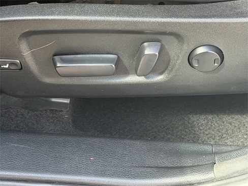 Used 2015 Toyota Highlander XLE image 22