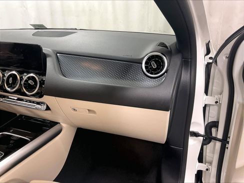 Used 2025 Mercedes-Benz GLA 250 4MATIC image 13