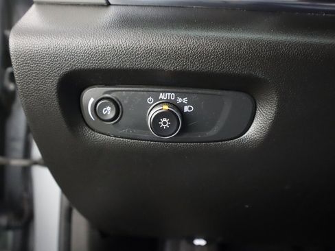 Used 2023 Chevrolet Traverse LT image 39