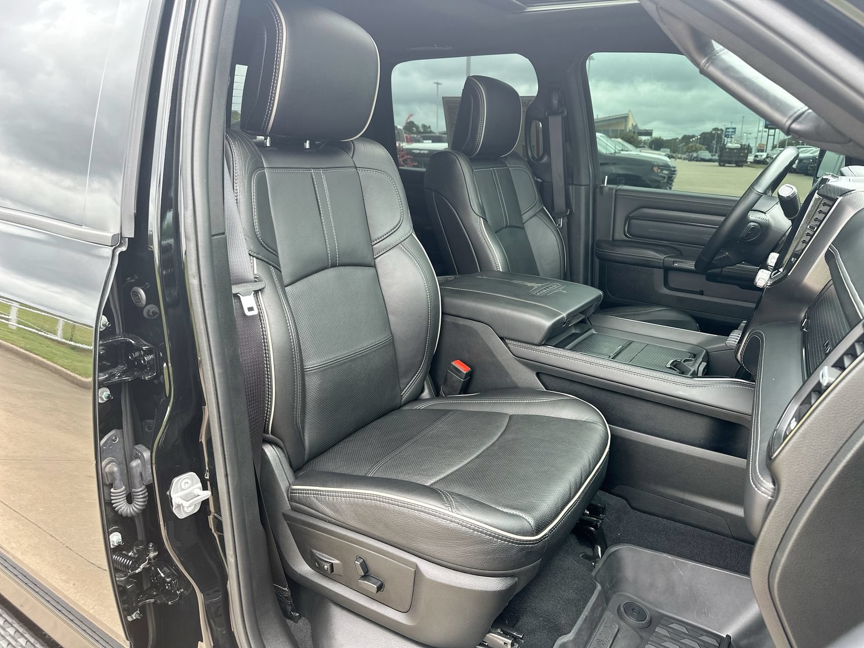 Used 2024 RAM 3500 Limited AWD/4WD image 26
