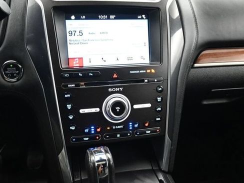 Used 2018 Ford Explorer Platinum AWD/4WD image 8