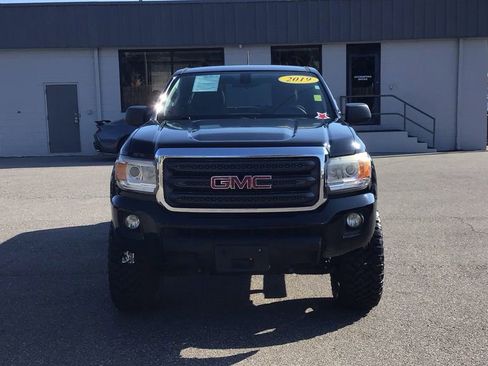 Used 2019 GMC Canyon 2WD Crew Cab w/ Convenience Package image 2