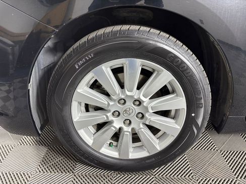 Used 2017 Toyota Sienna AWD image 11