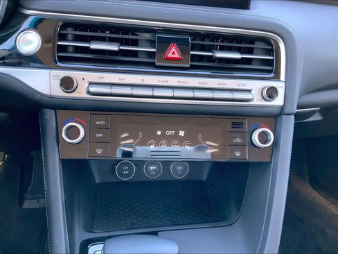 Used 2026 Genesis G70 2.5T image 32