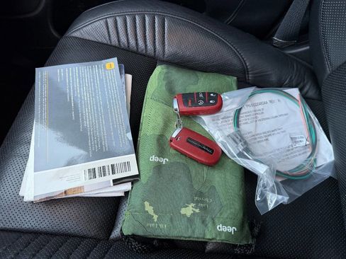 Used 2020 Jeep Grand Cherokee Trackhawk image 32