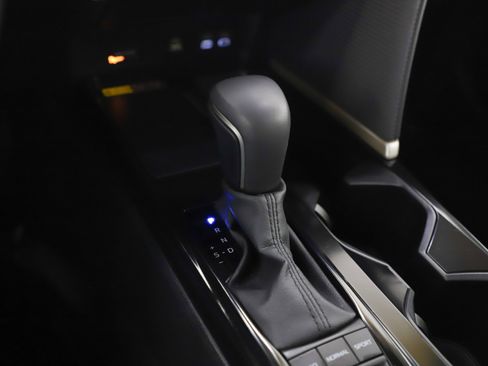 Used 2025 Toyota Camry SE w/ Convenience Package image 22