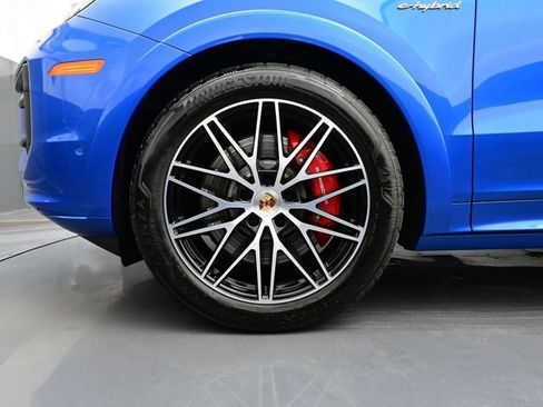 Certified 2025 Porsche Cayenne S AWD/4WD image 6