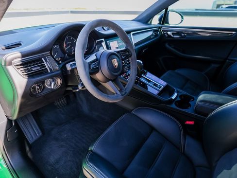 Certified 2024 Porsche Macan GTS image 4