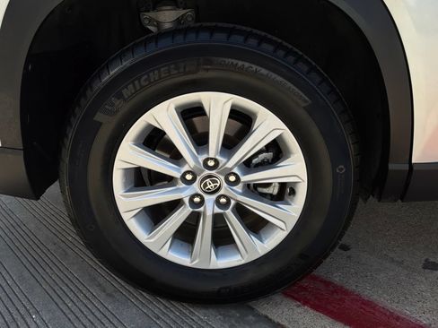 Used 2024 Toyota Grand Highlander AWD image 9
