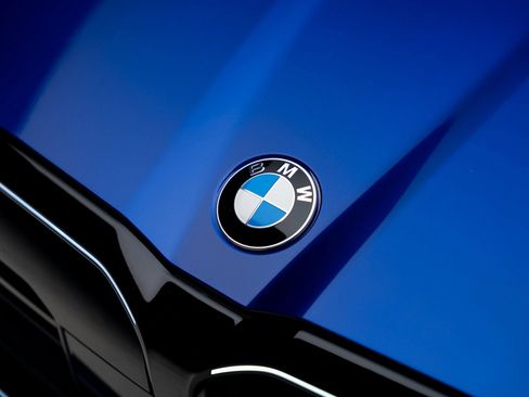 Used 2025 BMW M5 image 12