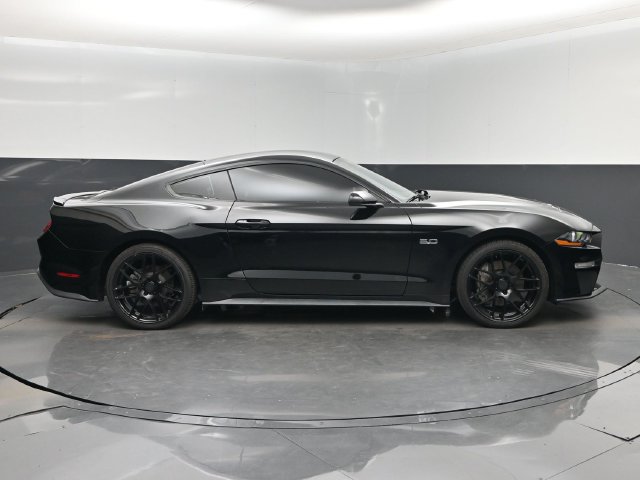 Used 2018 Ford Mustang GT RWD image 2