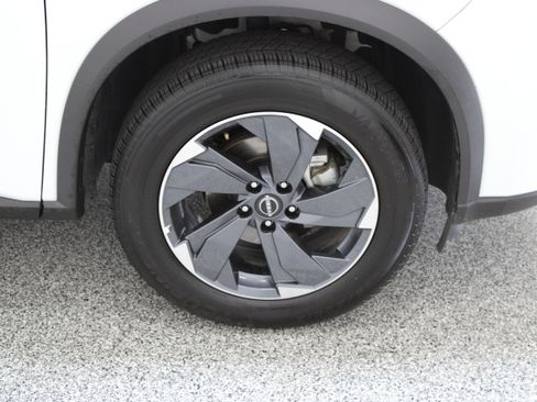 Used 2025 Nissan Rogue SV FWD image 5