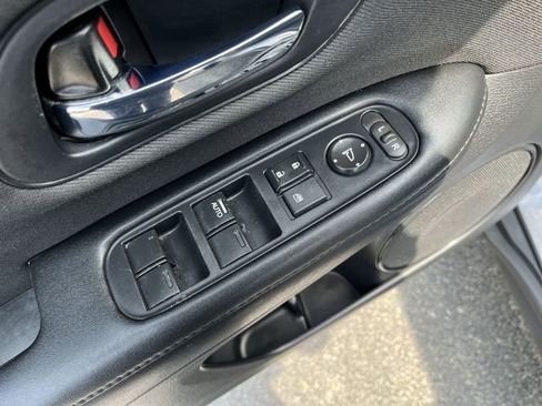 Used 2022 Honda HR-V LX image 17