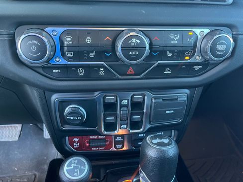 Used 2024 Jeep Wrangler Unlimited Rubicon w/ Convenience Group image 30