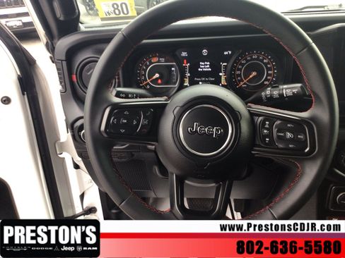 Used 2025 Jeep Wrangler Unlimited Rubicon AWD/4WD image 11
