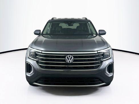 Used 2025 Volkswagen Atlas SE FWD image 2
