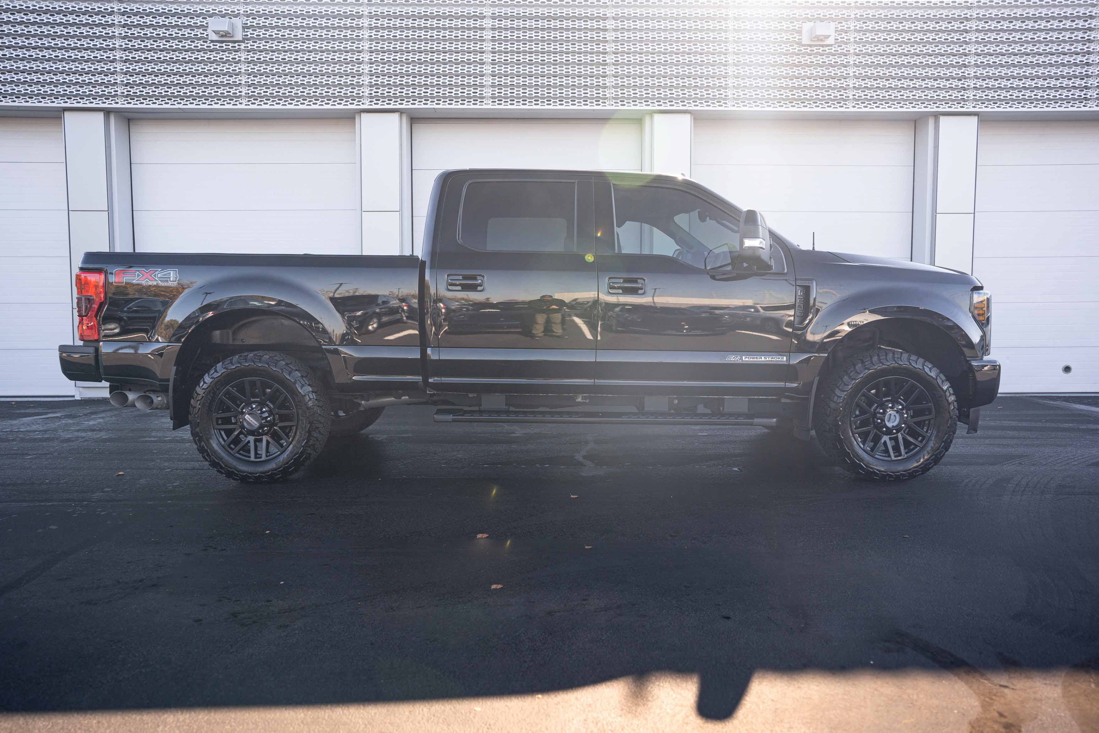 Used 2019 Ford F250 Lariat w/ Lariat Ultimate Package AWD/4WD image 3