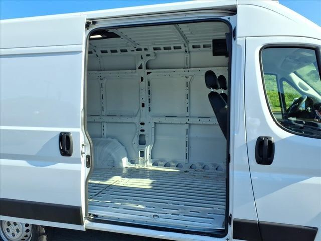 Used 2024 RAM ProMaster 2500 w/ Convenience Group FWD image 6