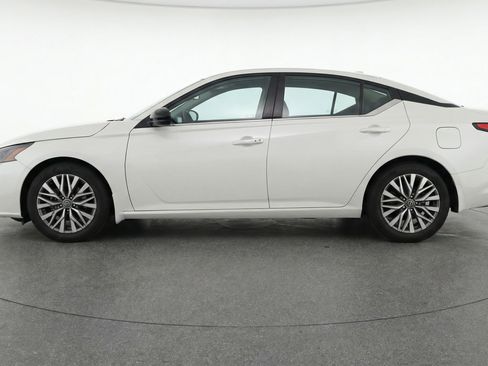 Used 2025 Nissan Altima 2.5 SV FWD image 5