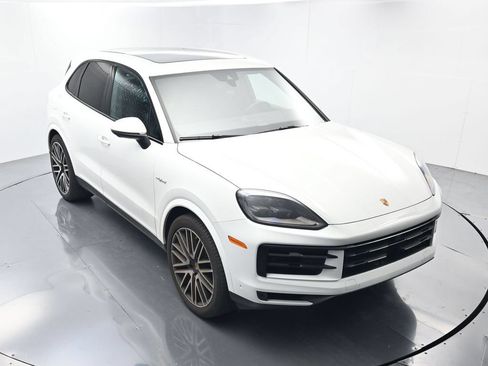 Certified 2025 Porsche Cayenne S AWD/4WD image 39