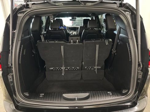 Used 2025 Chrysler Pacifica Select image 36