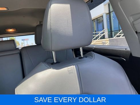 Used 2024 Toyota Highlander XLE FWD image 18