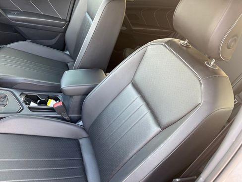 Used 2024 Volkswagen Tiguan SE R-Line image 30