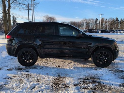 Used 2020 Jeep Grand Cherokee Altitude image 2