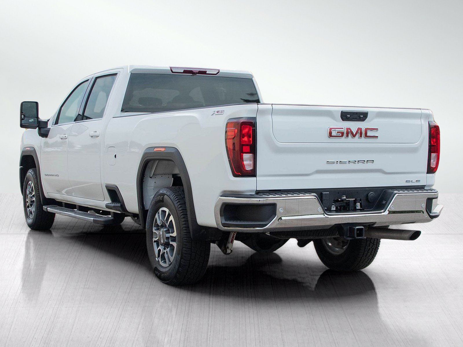 Used 2024 GMC Sierra 2500 SLE AWD/4WD image 3