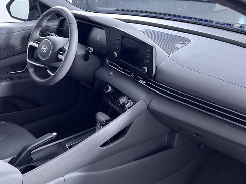 Used 2025 Hyundai Elantra Sport image 30