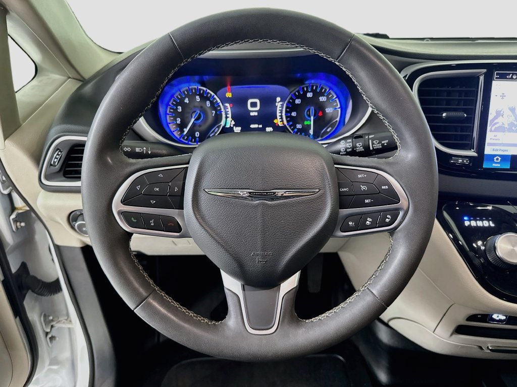 Used 2022 Chrysler Pacifica Touring-L FWD image 12