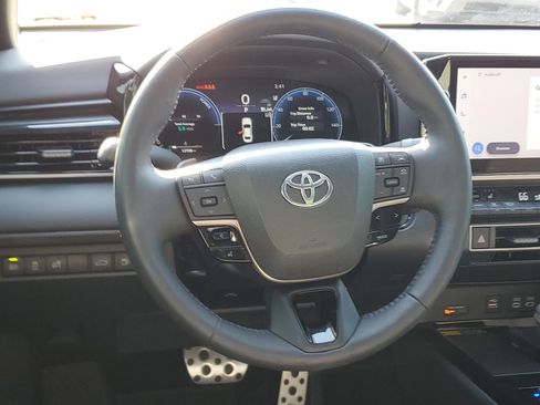 Used 2025 Toyota Camry XSE FWD image 12