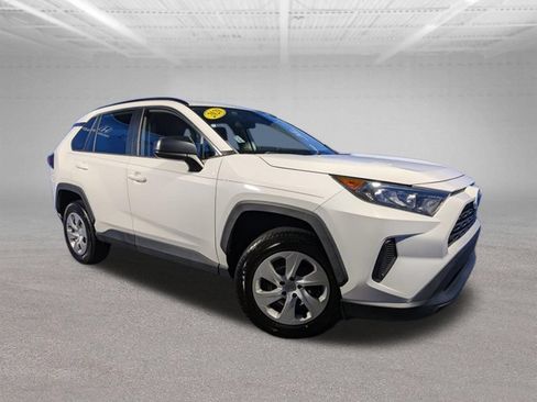 Used 2020 Toyota RAV4 LE FWD image 3