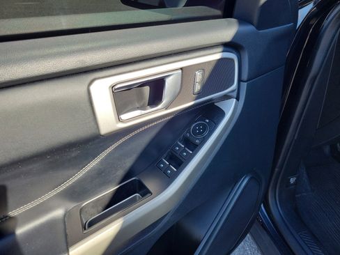 Certified 2021 Ford Explorer XLT w/ Equipment Group 202A image 6