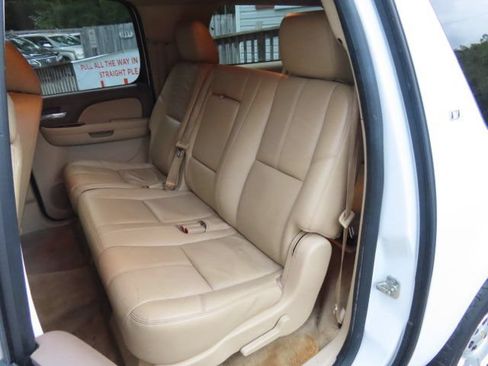 Used 2014 Chevrolet Suburban LT RWD image 14