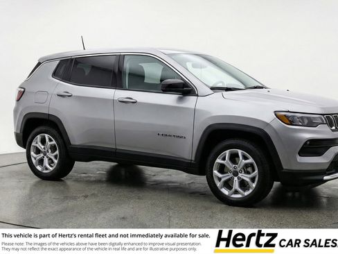 Used 2025 Jeep Compass Latitude image 1
