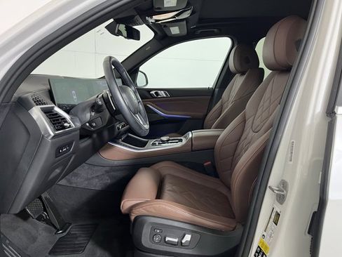 Used 2024 BMW X5 xDrive40i w/ Premium Package image 11