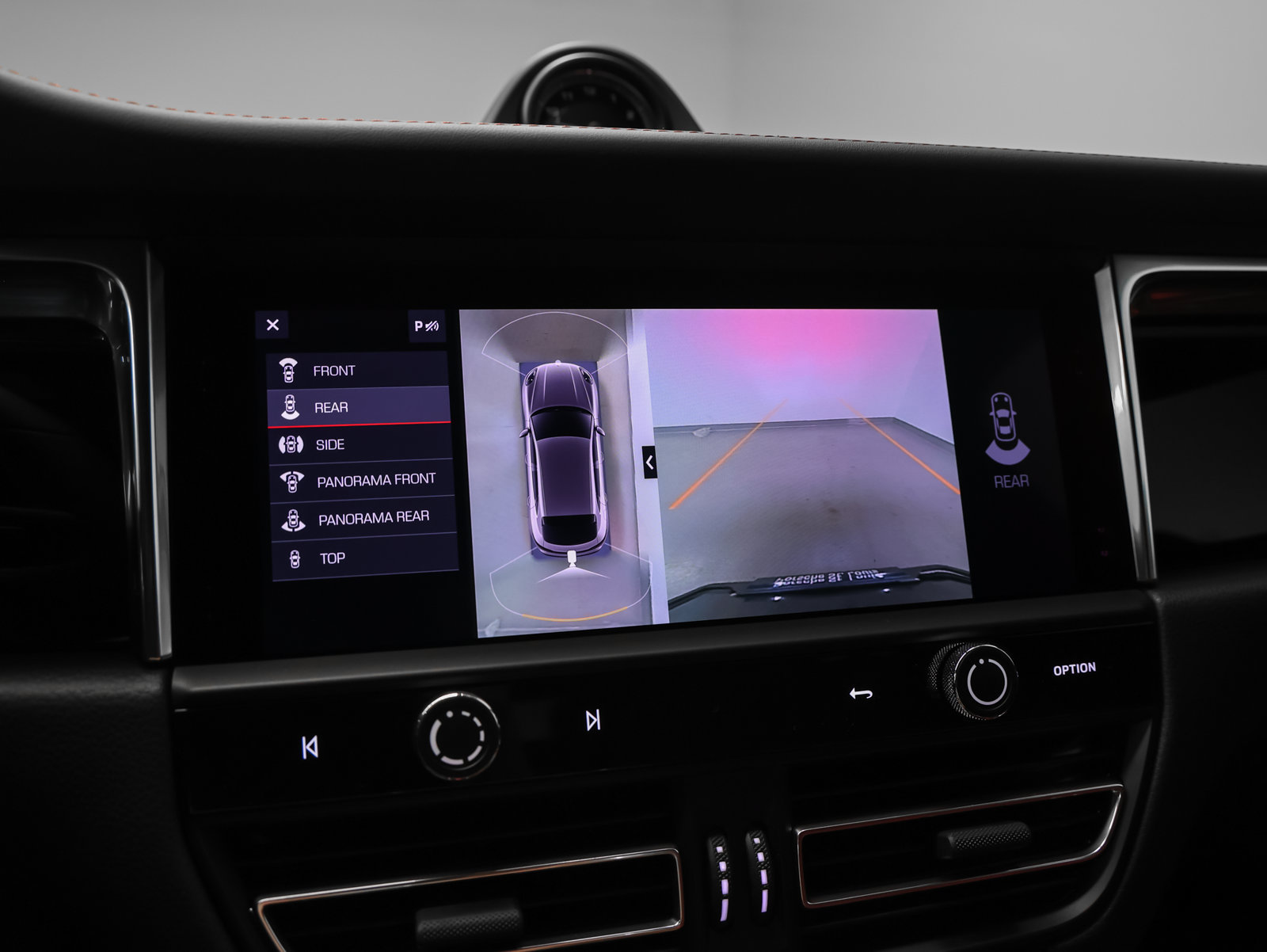 Certified 2026 Porsche Macan AWD/4WD image 36