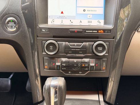 Used 2018 Ford Explorer XLT w/ Equipment Group 202A FWD image 18