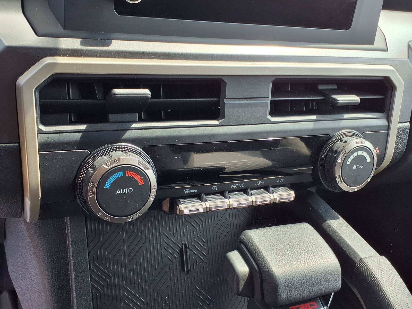 Certified 2025 Toyota Tacoma TRD Sport AWD/4WD image 19