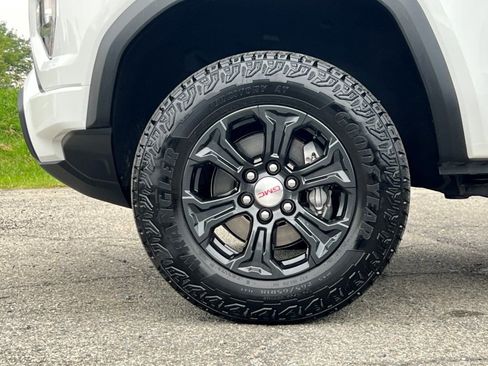 Used 2024 GMC Canyon Elevation image 29